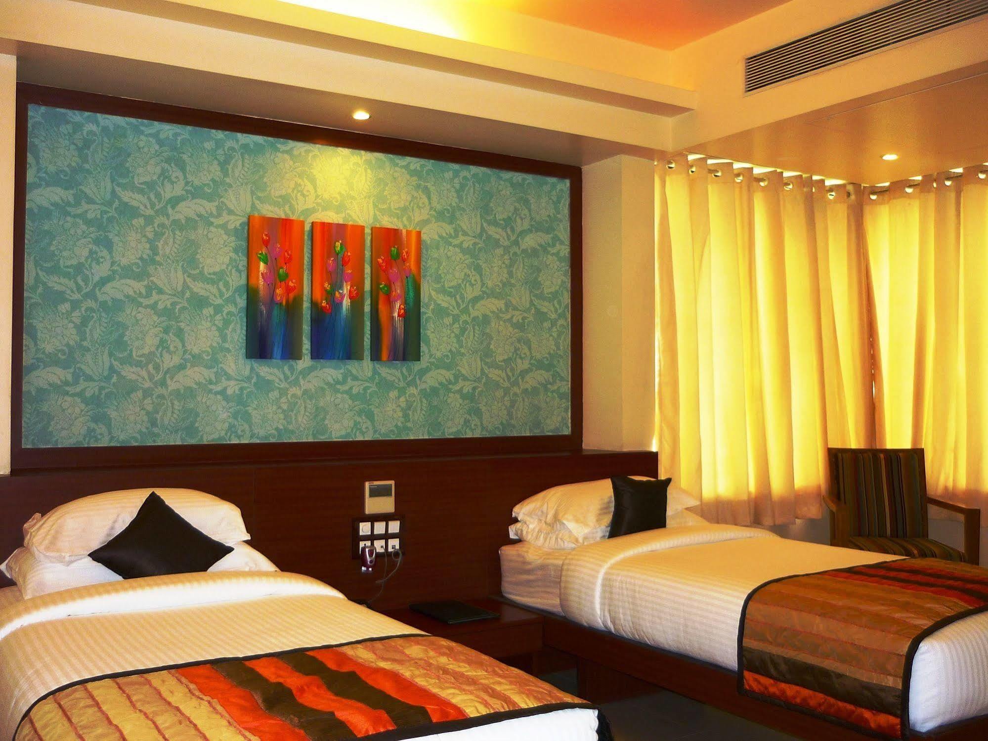 Hotel Mint Montvert, Baner Pune Exterior foto