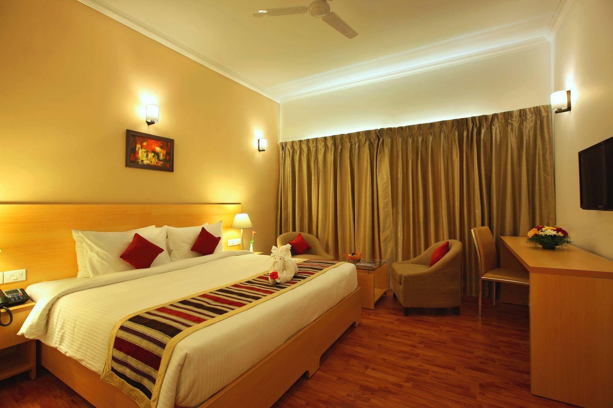 Hotel Mint Montvert, Baner Pune Exterior foto